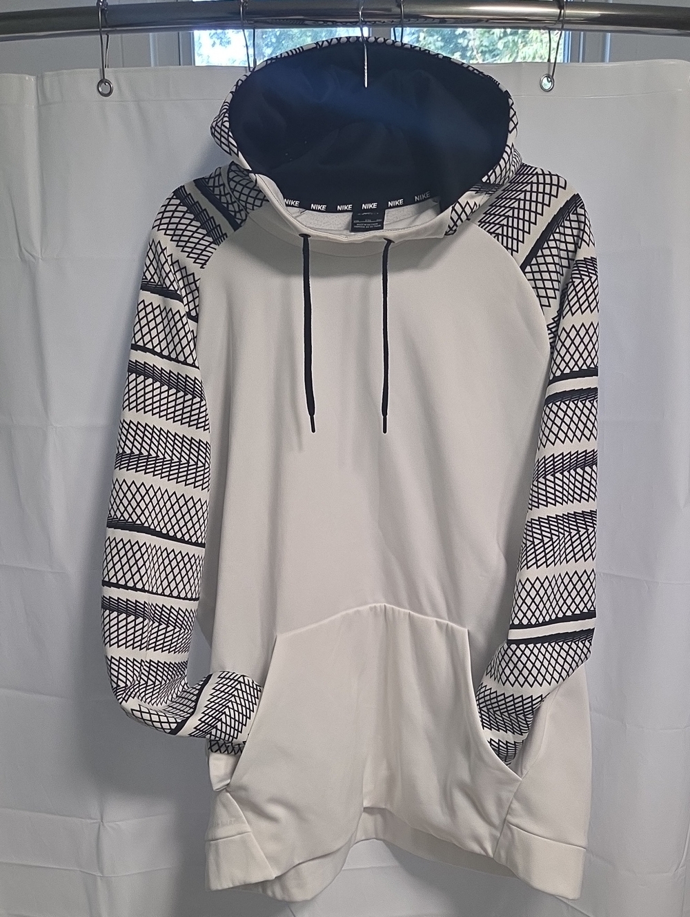 Men's Nike White Hoodie with Black Geometric Sleeve Pattern Sz XXL